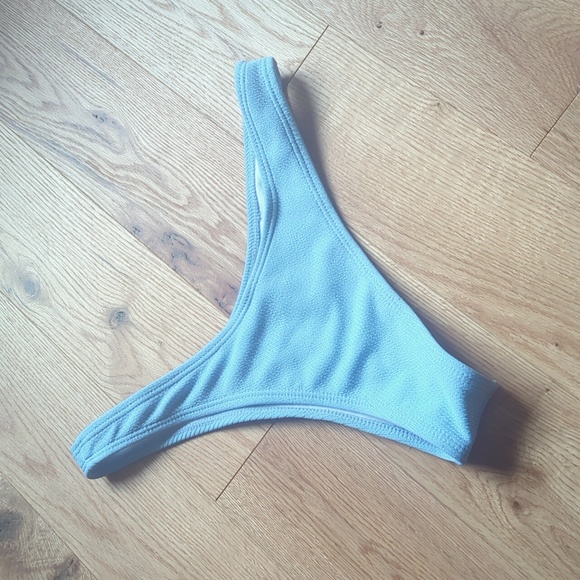 Zaful. Textured. Low-Waisted. Light-Blue Bikini Bottom. Size Medium - Picture 3 of 5